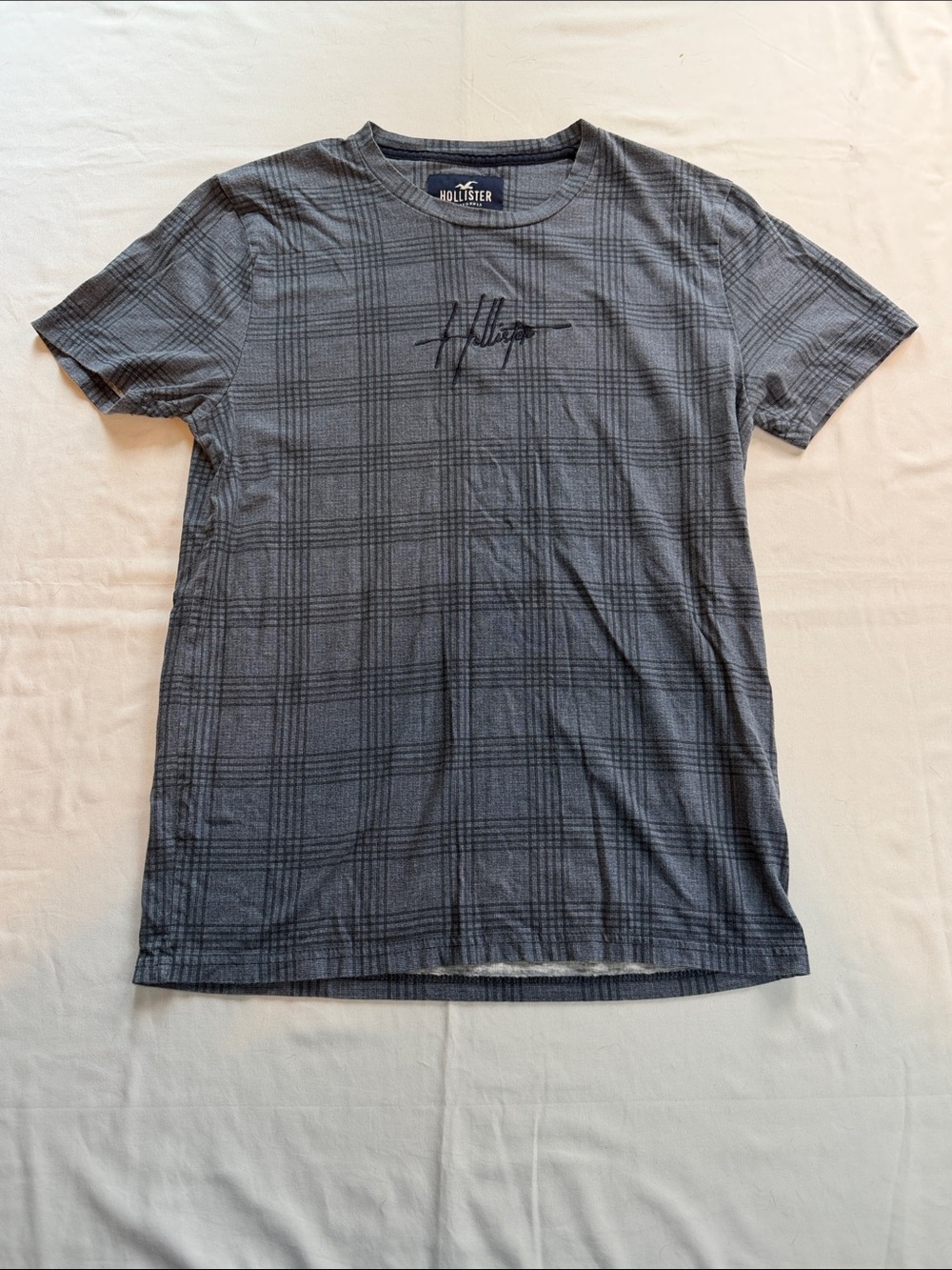 Hollister Men’s Charcoal Gray Plaid Crew Neck Tee